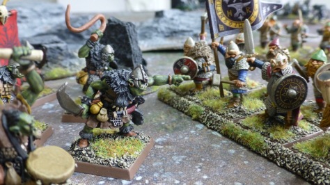 Loose line of goblins with pointing leader at the front facing regiment of dwarfs